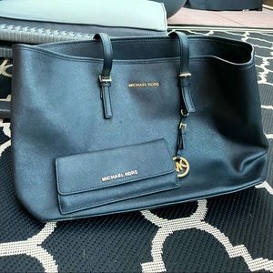 Michael Kors Large Tote Bag w Laptop Zip Pocket w Matching Wallet